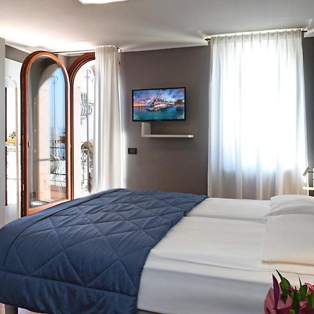 Albergo All'Ancora Garda  Zewnętrze zdjęcie